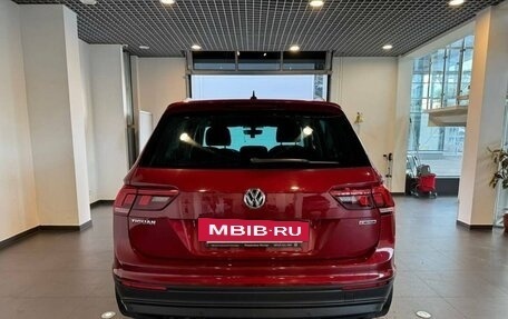 Volkswagen Tiguan II, 2018 год, 2 390 000 рублей, 4 фотография