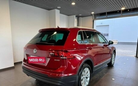 Volkswagen Tiguan II, 2018 год, 2 390 000 рублей, 3 фотография