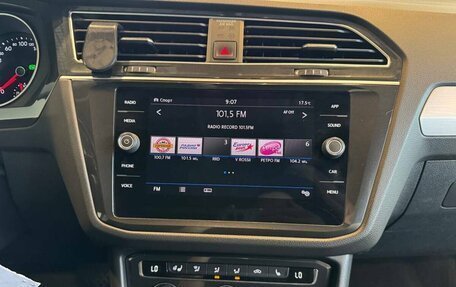 Volkswagen Tiguan II, 2018 год, 2 390 000 рублей, 13 фотография