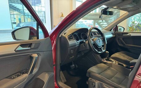 Volkswagen Tiguan II, 2018 год, 2 390 000 рублей, 21 фотография