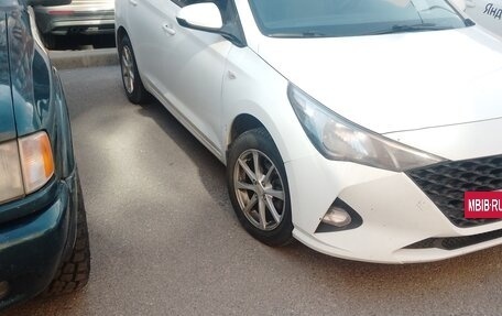 Hyundai Solaris II рестайлинг, 2021 год, 1 250 000 рублей, 5 фотография