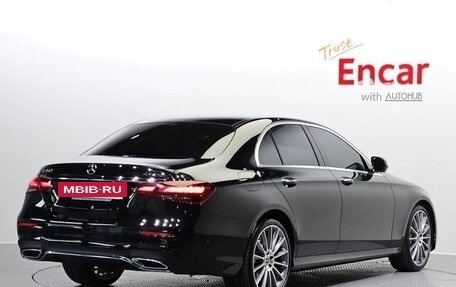 Mercedes-Benz E-Класс, 2022 год, 3 242 000 рублей, 10 фотография