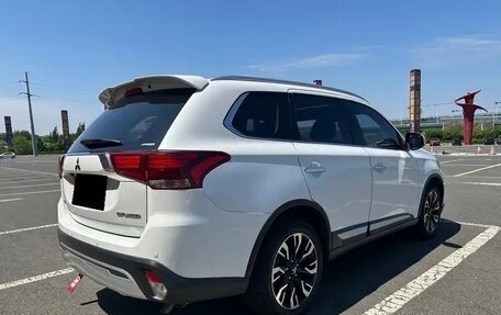 Mitsubishi Outlander III рестайлинг 3, 2022 год, 2 391 000 рублей, 4 фотография