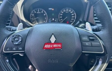 Mitsubishi Outlander III рестайлинг 3, 2022 год, 2 391 000 рублей, 10 фотография
