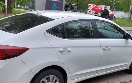 Hyundai Elantra VI рестайлинг, 2019 год, 950 000 рублей, 5 фотография