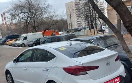 Hyundai Elantra VI рестайлинг, 2019 год, 950 000 рублей, 8 фотография