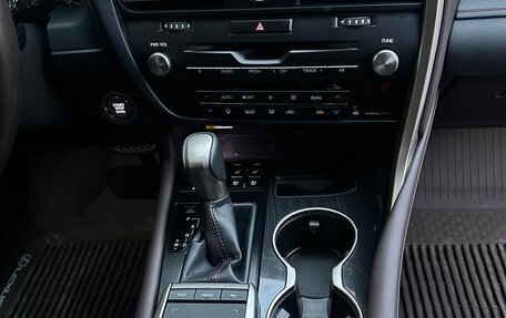 Lexus RX IV рестайлинг, 2021 год, 6 300 000 рублей, 4 фотография