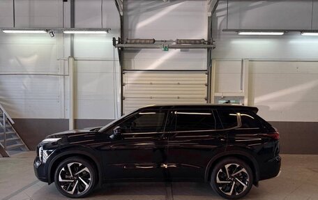 Mitsubishi Outlander, 2023 год, 4 350 000 рублей, 3 фотография