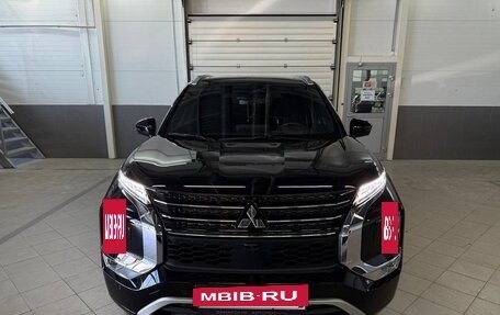 Mitsubishi Outlander, 2023 год, 4 350 000 рублей, 2 фотография
