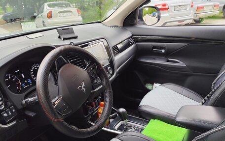 Mitsubishi Outlander III рестайлинг 3, 2018 год, 2 100 000 рублей, 2 фотография