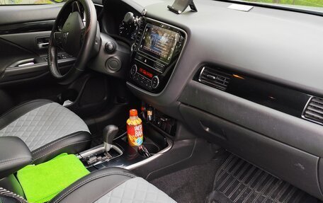 Mitsubishi Outlander III рестайлинг 3, 2018 год, 2 100 000 рублей, 7 фотография
