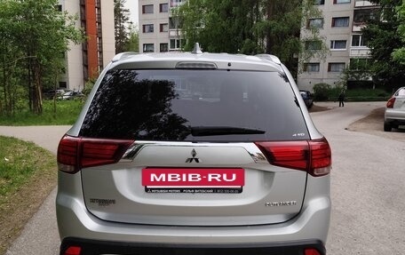 Mitsubishi Outlander III рестайлинг 3, 2018 год, 2 100 000 рублей, 3 фотография