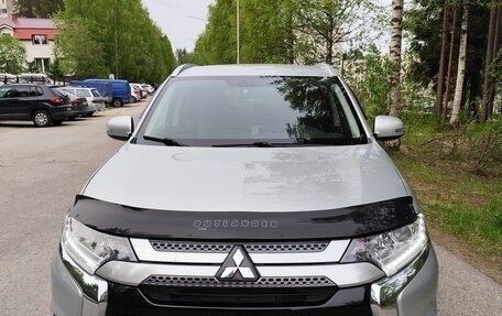 Mitsubishi Outlander III рестайлинг 3, 2018 год, 2 100 000 рублей, 6 фотография