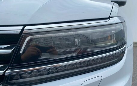 Volkswagen Tiguan II, 2018 год, 2 080 000 рублей, 9 фотография