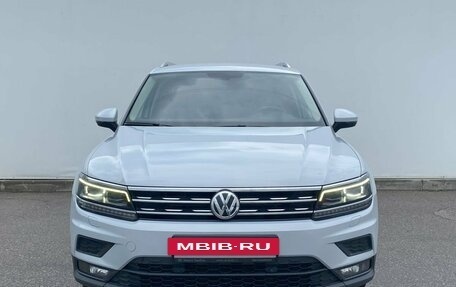 Volkswagen Tiguan II, 2018 год, 2 080 000 рублей, 2 фотография