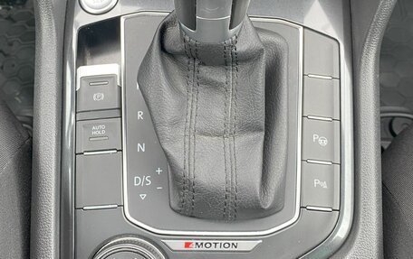 Volkswagen Tiguan II, 2018 год, 2 080 000 рублей, 19 фотография