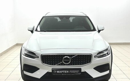Volvo V60 Cross Country II, 2019 год, 3 099 000 рублей, 2 фотография