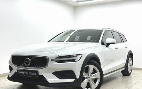 Volvo V60 Cross Country II, 2019 год, 3 099 000 рублей, 7 фотография
