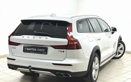 Volvo V60 Cross Country II, 2019 год, 3 099 000 рублей, 4 фотография