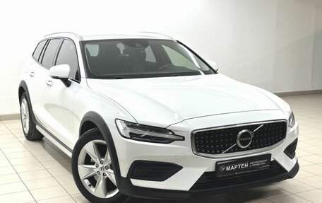 Volvo V60 Cross Country II, 2019 год, 3 099 000 рублей, 3 фотография