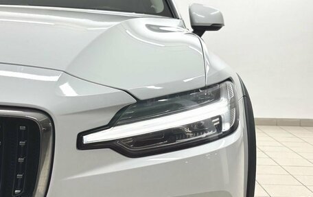 Volvo V60 Cross Country II, 2019 год, 3 099 000 рублей, 8 фотография