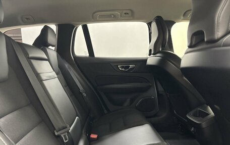 Volvo V60 Cross Country II, 2019 год, 3 099 000 рублей, 13 фотография