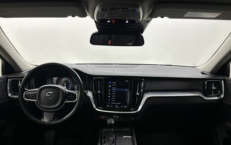 Volvo V60 Cross Country II, 2019 год, 3 099 000 рублей, 17 фотография