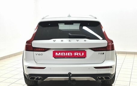 Volvo V60 Cross Country II, 2019 год, 3 099 000 рублей, 5 фотография
