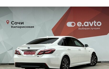 Toyota Crown, 2018 год, 2 990 000 рублей, 4 фотография