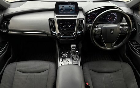 Toyota Crown, 2018 год, 2 990 000 рублей, 7 фотография