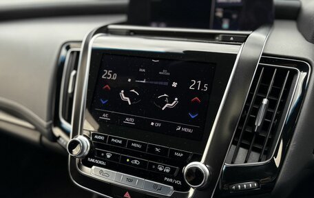 Toyota Crown, 2018 год, 2 990 000 рублей, 12 фотография