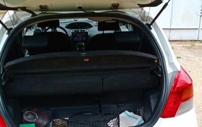 Toyota Yaris III рестайлинг, 2009 год, 650 000 рублей, 1 фотография