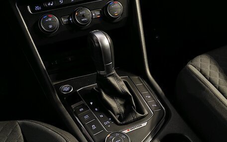 Volkswagen Tiguan II, 2017 год, 2 129 000 рублей, 10 фотография