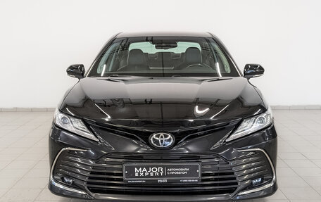 Toyota Camry, 2021 год, 3 350 000 рублей, 2 фотография