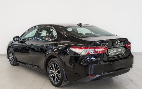 Toyota Camry, 2021 год, 3 350 000 рублей, 7 фотография