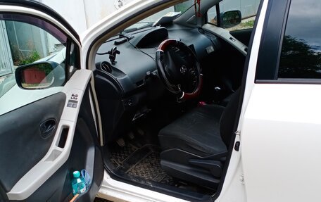 Toyota Yaris III рестайлинг, 2009 год, 650 000 рублей, 3 фотография