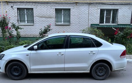 Volkswagen Polo VI (EU Market), 2011 год, 680 000 рублей, 2 фотография