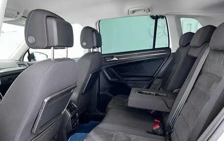 Volkswagen Tiguan II, 2018 год, 2 880 000 рублей, 16 фотография