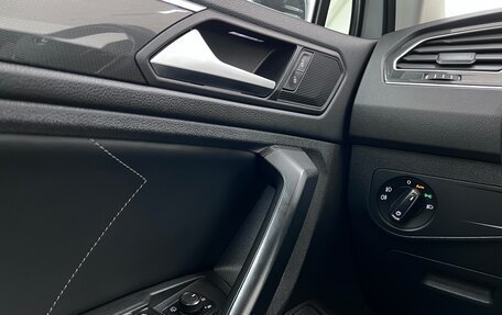 Volkswagen Tiguan II, 2018 год, 2 880 000 рублей, 32 фотография