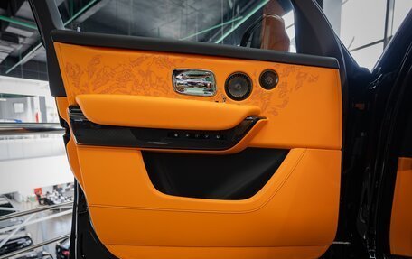 Rolls-Royce Cullinan, 2025 год, 79 900 000 рублей, 16 фотография