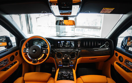 Rolls-Royce Cullinan, 2025 год, 79 900 000 рублей, 30 фотография