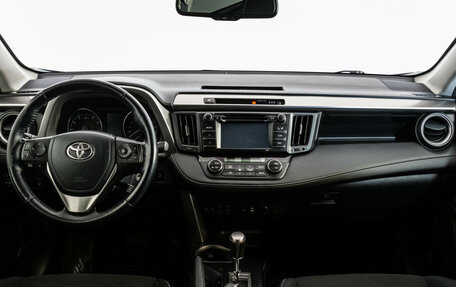 Toyota RAV4, 2016 год, 1 999 000 рублей, 10 фотография