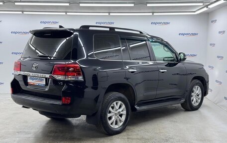 Toyota Land Cruiser 200, 2017 год, 5 600 000 рублей, 3 фотография