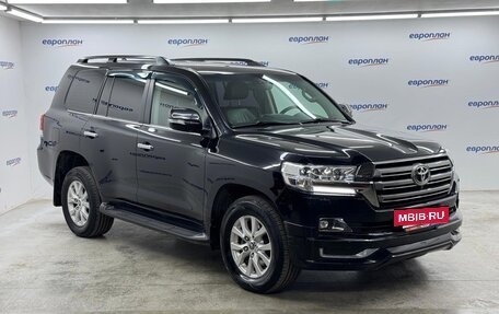 Toyota Land Cruiser 200, 2017 год, 5 600 000 рублей, 2 фотография