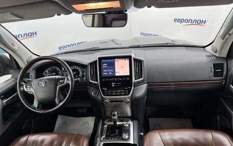Toyota Land Cruiser 200, 2017 год, 5 600 000 рублей, 5 фотография
