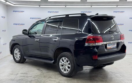 Toyota Land Cruiser 200, 2017 год, 5 600 000 рублей, 4 фотография