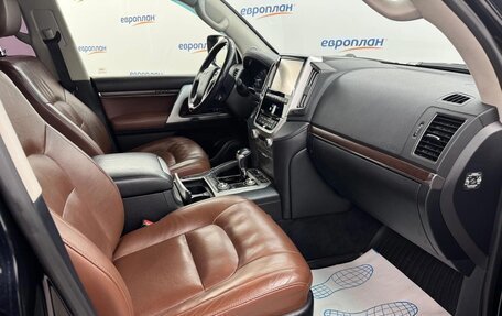 Toyota Land Cruiser 200, 2017 год, 5 600 000 рублей, 10 фотография