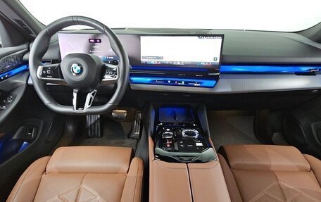 BMW 5 серия, 2025 год, 6 349 000 рублей, 16 фотография