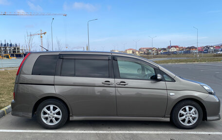 Toyota ISis I, 2010 год, 1 050 000 рублей, 2 фотография