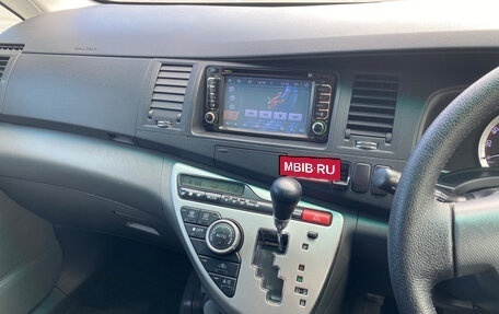 Toyota ISis I, 2010 год, 1 050 000 рублей, 13 фотография